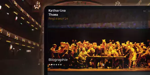 Bildschirm mit einem Ausschnitt von der Website für die Opernregisseurin Katharina Thoma