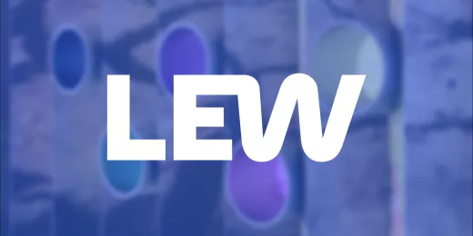 Weißes Logo der LEW auf dunkelblauem Hintergrund Weißes Logo der LEW auf dunkelblauem Hintergrund