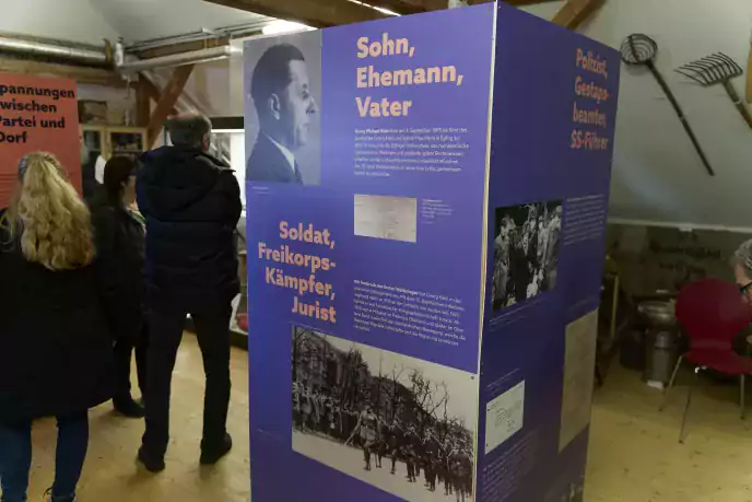 Text und Bildsäule mit Infos über Personen des dritten Reiches im Ort Egling - Egling Museum - Ausstellungsdesign eflgenpick Werbeagentur in Augsburg 