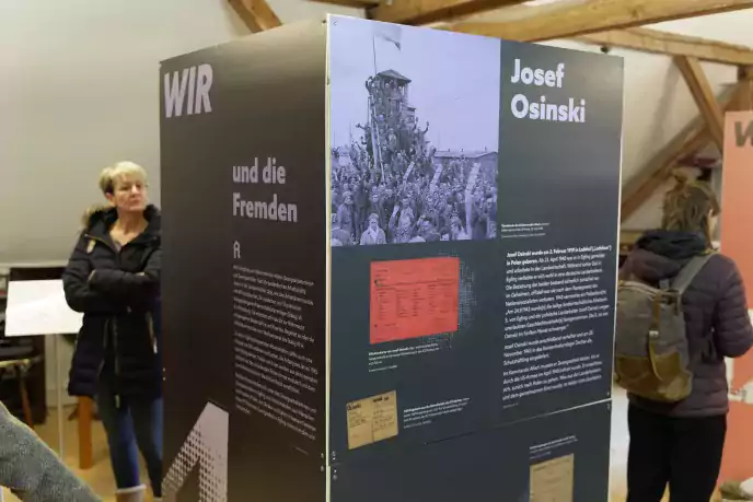 Ausstellungssäule im Egling Museum- Ein Ausstellungsdesign von elfgenpick Werbeagentur in Augsburg